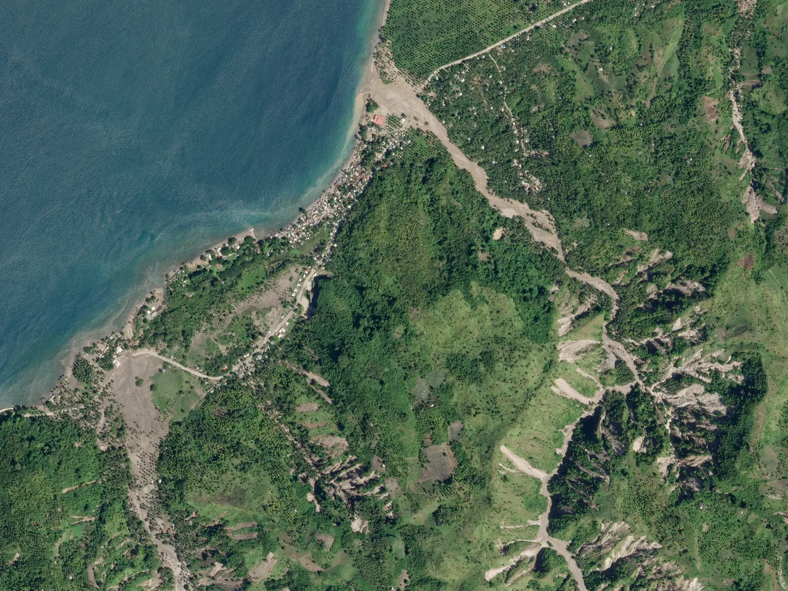 Monitor the places that matter to you with Planet SkySat 0.5m imagery in Lens